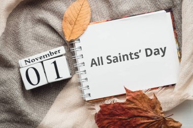 Sonbahar ayının All Saints Günü takvimi Kasım.