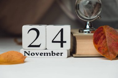 Sonbahar ayının 24 'üncü günü Kasım.