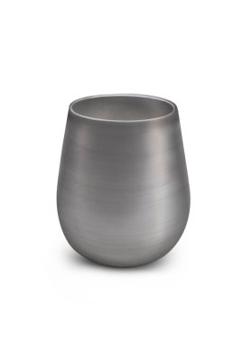 Paslanmaz çelik bardağın dijital boyası yarı-gerçekçilik 3 boyutlu illüstrasyon tarzında beyaz arka planda izole edilmiştir..