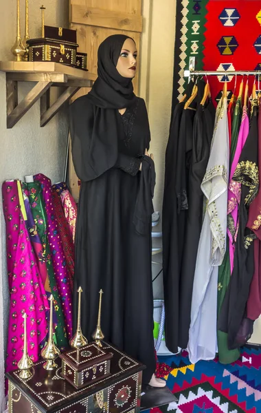 Islamic Dress Model Mannequin Arabic Clothing Store Front — Stock Photo, Image