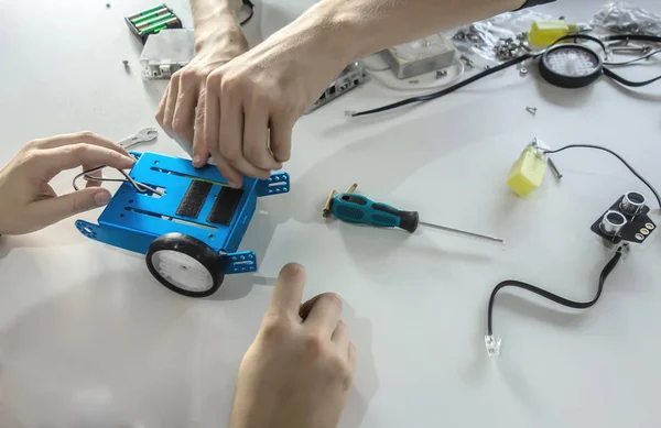 Öğrenciler gelecekte robot yapma