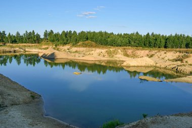 Su ile bir taş ocağı