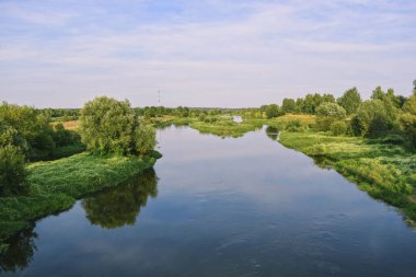 Nehirde gün batımı