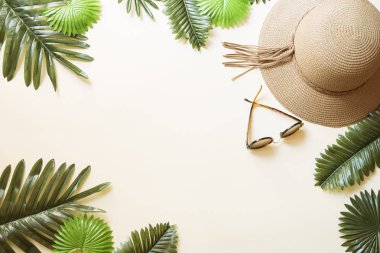Palmiye dalları ile plaj aksesuar arka plan