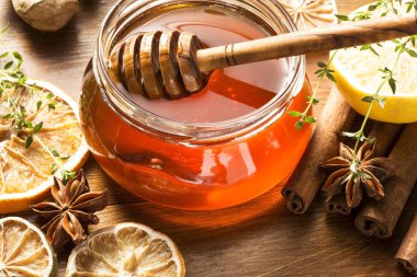 Otlar ve baharatlar ile tatlım