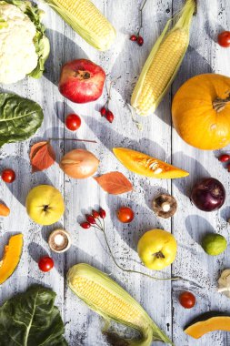 Çeşitli taze meyve ve sebze