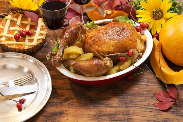 Hálaadási Vacsora Fából Készült Rusztikus Asztalon — Stock Fotó