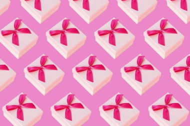 Noel ve yeni yıl hediye pembe arka plan - düz yatıyordu