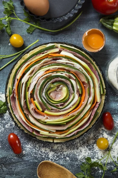 Sebze ve prosciutto pasta malzemeler ile