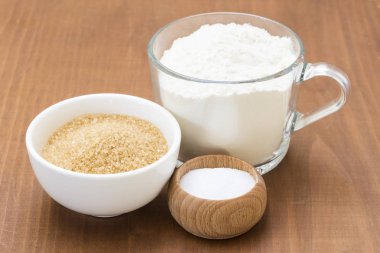 Kahverengi şeker, un ve tuz