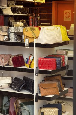 Modern kadın çantaları