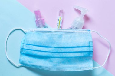 Koruyucu maskeli Covid 19 konsepti