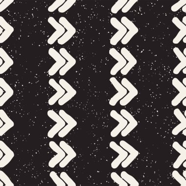 Elle çizilmiş çizgiler seamless grungy modeli. Soyut geometrik yinelenen kiremit doku siyah beyaz.