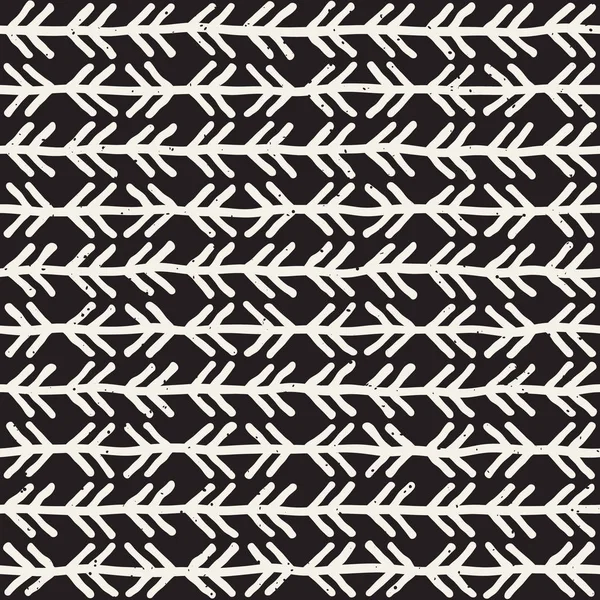 Handgezeichnete ethnische nahtlose Muster. abstrakte grungy geometrischen Hintergrund in schwarz und weiß. — Stockvektor