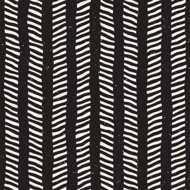 Basit mürekkep eğimli çizgiler geometrik desen. Siyah ve beyaz serbest vuruş arka plan. Tasarımınız için elle çizilmiş fırçalanmış çizgili doku.