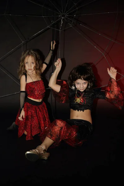 Cadılar Bayramı vampir makyaj ile bir kız