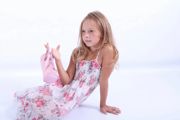 Güzel küçük kız tam uzunlukta 