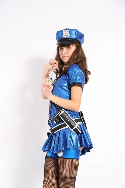 karnaval kostümlü kadın kelepçeli polis kadın şeklinde