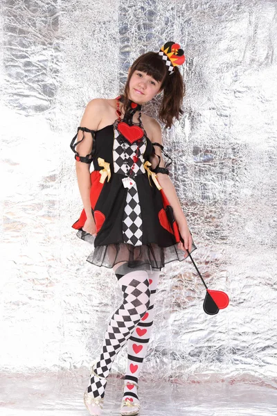 Muhteşem kart kraliçesi kılığında genç kadın