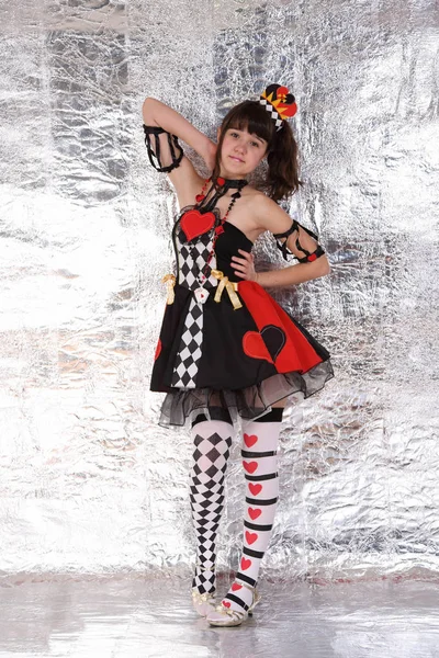 Muhteşem kart kraliçesi kılığında genç kadın
