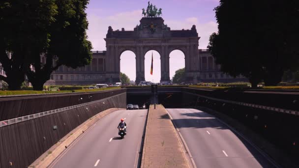 Túnel Del Parque Cinquantenaire Bruselas Por Mañana Coches Coche Frente — Vídeo de stock