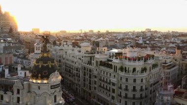 Gün batımı Madrid Gran Via Rating çatı üstten Metropolis görünüm 4k, panorama, gerçek zamanlı