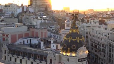 Gün batımı Madrid Gran Via Rating çatı üstten Metropolis görünüm 4k, panorama, gerçek zamanlı