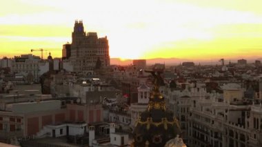 Gün batımı Madrid Gran Via Rating çatı üstten Metropolis görünüm 4k, panorama, gerçek zamanlı