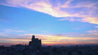 Gün batımı Madrid Gran Via Rating çatı üstten Metropolis görünüm 4k, panorama, gerçek zamanlı