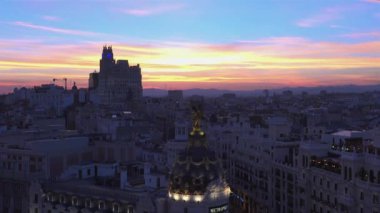 Gün batımı Madrid Gran Via Rating çatı üstten Metropolis görünüm 4k, panorama, gerçek zamanlı