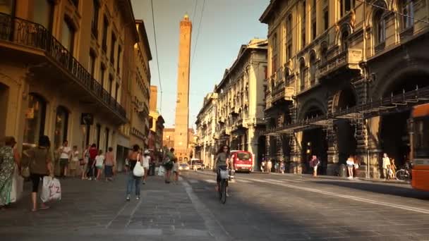 Μπολόνια Ιταλία Γύρω Στο 2018 Rizzoli Street View Διάσημα Δύο — Αρχείο Βίντεο