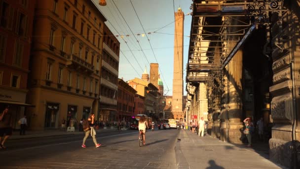 Bologna Itálie Cca 2018 Rizzoli Street View Slavný Dvě Věže — Stock video