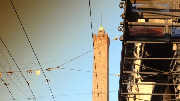 Bolonia Italia Circa 2018 Rizzoli Street View Famous Two Towers — Vídeo de stock