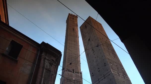 Dos Torres Bolonia Torres Asinelli Garisenda Bolonia Italia Atardecer — Vídeo de stock