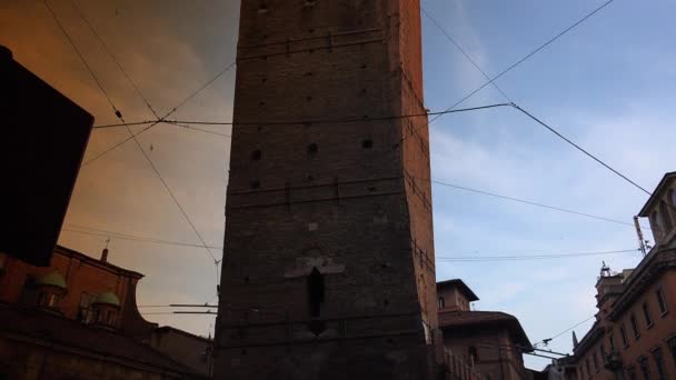 Dwie Wieże Bolonii Asinelli Garisenda Wieże Bolonia Włochy Zachodzie Słońca — Wideo stockowe