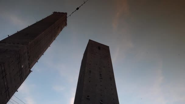 Dos Torres Bolonia Torres Asinelli Garisenda Bolonia Italia Atardecer — Vídeos de Stock