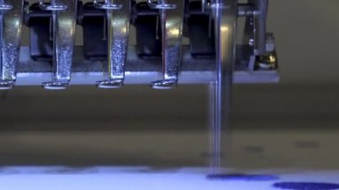 Otomatik modern dikiş makinesi nakış deseni, endüstriyel nakış ekipmanları. Tekstil Manufacturers.Industrial tekstil fabrikası, tekstil fabrikası. Tekstil Sanayi