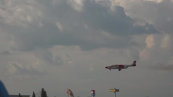 Rumänien Bukarest 2018 Airshow Kunstflug Sportflugzeug Akrobatik Parade Segelflug Voreingenommenheit — Stockvideo