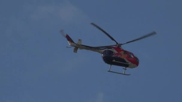 Roemenië Boekarest Circa 2018 Airshow Kunstvlieger Sport Helikopter Vliegtuigen Acrobatiek — Stockvideo