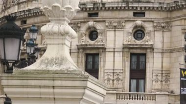 Bilbao, İspanya - Bilbao, şehir manzara nehir, köprü ve promenade, Bilbao, İspanya ile 2017:Cityscape yaklaşık.