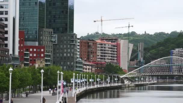 Bilbao Spanien Circa 2017 Cityscape Bilbao Staden Landskap Med Flod — Stockvideo