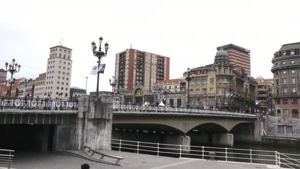 Bilbao Hiszpania Circa 2017 Cityscape Bilbao Miasto Krajobraz Rzeką Most — Wideo stockowe