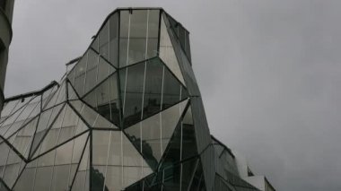 Bilbao, İspanya - 2017:Basque Sağlık Bakanlığı Merkez, Bilbao, Bask County, İspanya, binanın yaklaşık Coll Barreu mimar tarafından tasarlanmıştır.