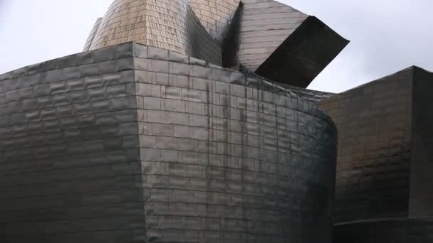 ビルバオ スペイン 2017 ビルバオ グッゲンハイム美術館 現代美術館 カナダ アメリカの建築家フランク ゲーリーによって設計されました バスク地方ビルバオ — ストック動画