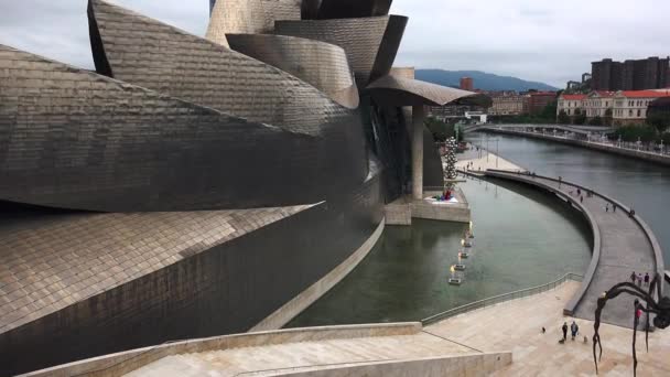 Bilbao Spanien 2017 Guggenheim Museum Bilbao Ist Ein Museum Moderner — Stockvideo