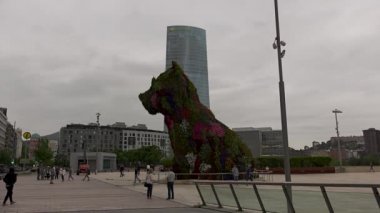 Bilbao, İspanya - 2017 yaklaşık: Guggenheim Müzesi Bilbao olduğunu Kanadalı-Amerikalı mimar Frank Gehry tarafından tasarlanmış modern ve Çağdaş Sanat Müzesi. Bilbao, Bask Bölgesi,