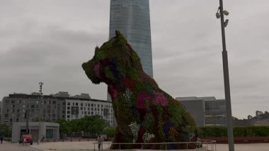 Bilbao, İspanya - 2017 yaklaşık: Guggenheim Müzesi Bilbao olduğunu Kanadalı-Amerikalı mimar Frank Gehry tarafından tasarlanmış modern ve Çağdaş Sanat Müzesi. Bilbao, Bask Bölgesi,