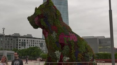 Bilbao, İspanya - 2017 yaklaşık: Guggenheim Müzesi Bilbao olduğunu Kanadalı-Amerikalı mimar Frank Gehry tarafından tasarlanmış modern ve Çağdaş Sanat Müzesi. Bilbao, Bask Bölgesi,
