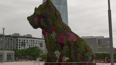 Bilbao, İspanya - 2017 yaklaşık: Guggenheim Müzesi Bilbao olduğunu Kanadalı-Amerikalı mimar Frank Gehry tarafından tasarlanmış modern ve Çağdaş Sanat Müzesi. Bilbao, Bask Bölgesi,