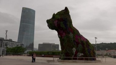 Bilbao, İspanya - 2017 yaklaşık: Guggenheim Müzesi Bilbao olduğunu Kanadalı-Amerikalı mimar Frank Gehry tarafından tasarlanmış modern ve Çağdaş Sanat Müzesi. Bilbao, Bask Bölgesi,